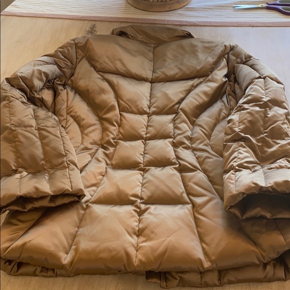 Andrew Marc down puffer coat Size Medium - Picture 7 of 7